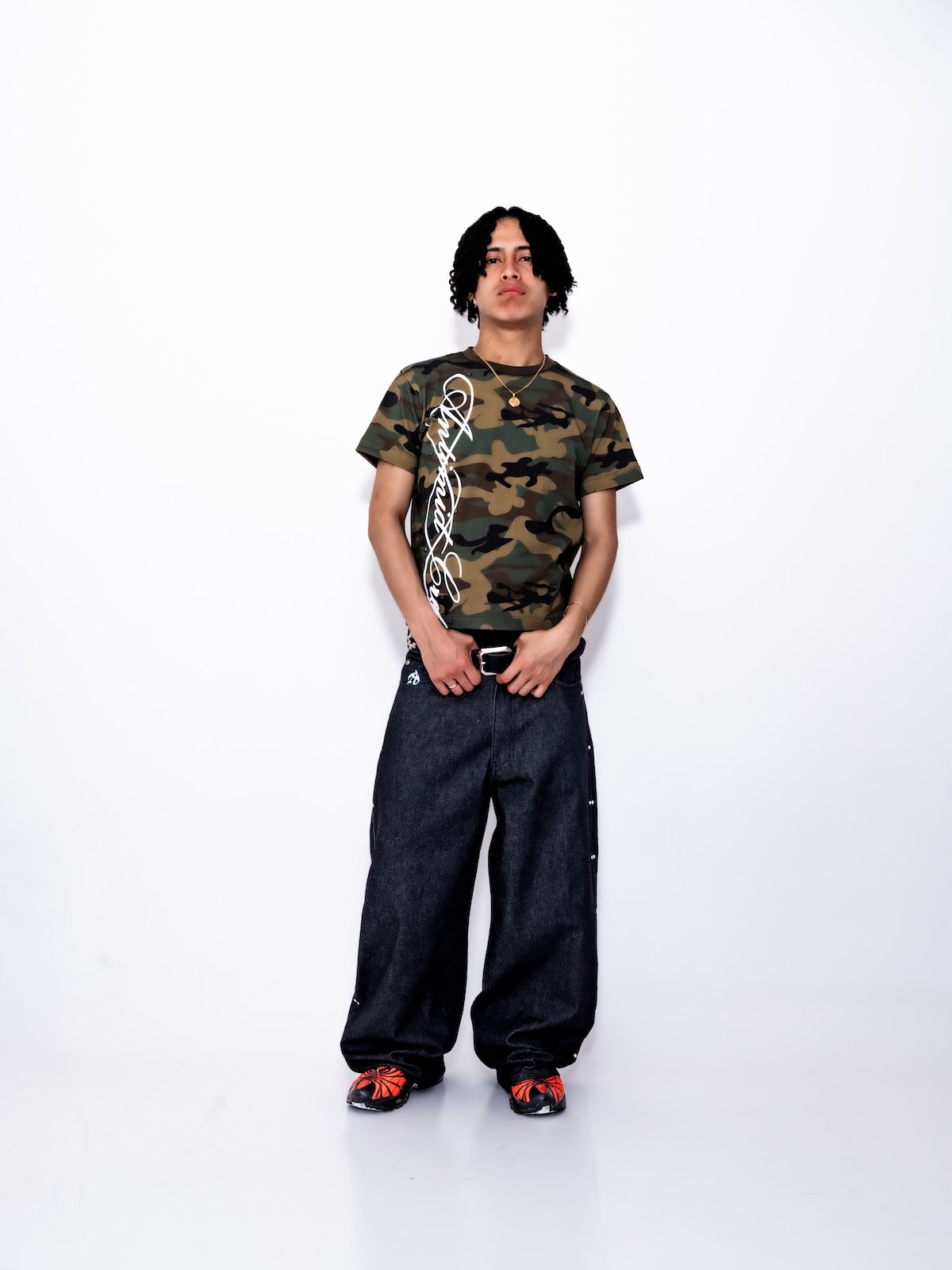 ANTIMID SCRIPT LOGO TEE