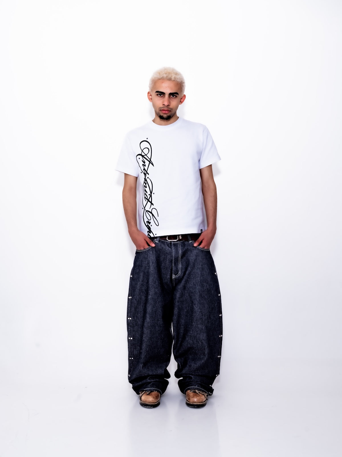 ANTIMID SCRIPT LOGO TEE
